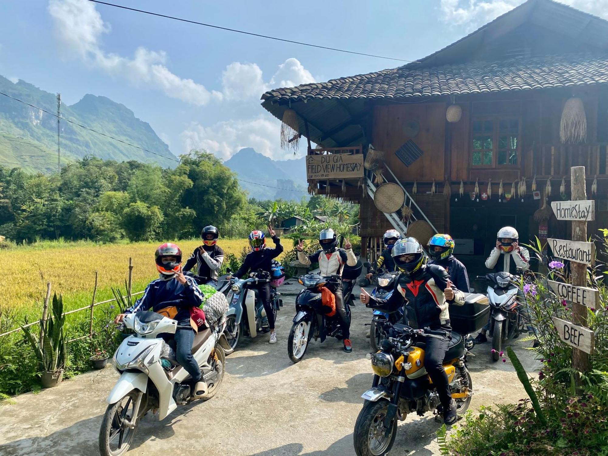 Du Gia Field View Homestay Làng Cac Eksteriør billede
