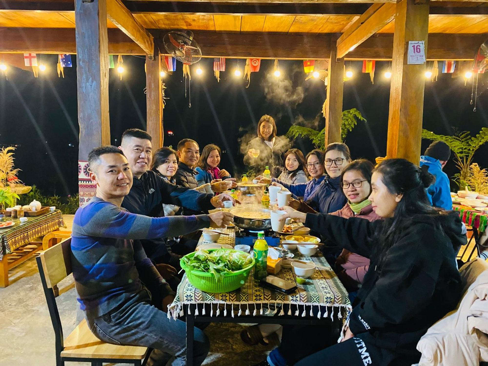 Du Gia Field View Homestay Làng Cac Eksteriør billede