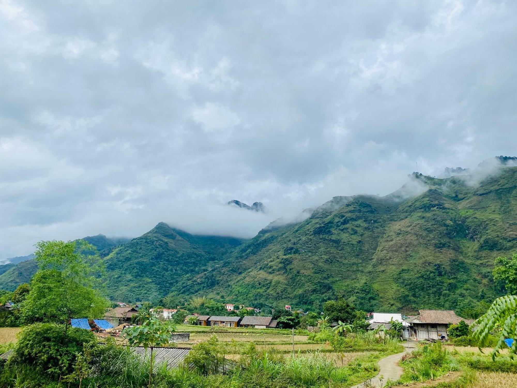 Du Gia Field View Homestay Làng Cac Eksteriør billede