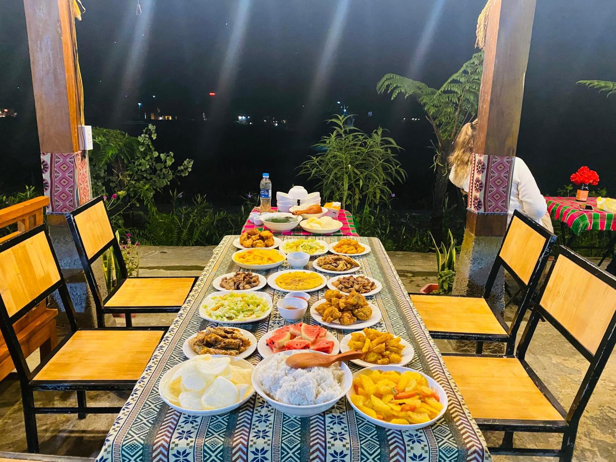 Du Gia Field View Homestay Làng Cac Eksteriør billede