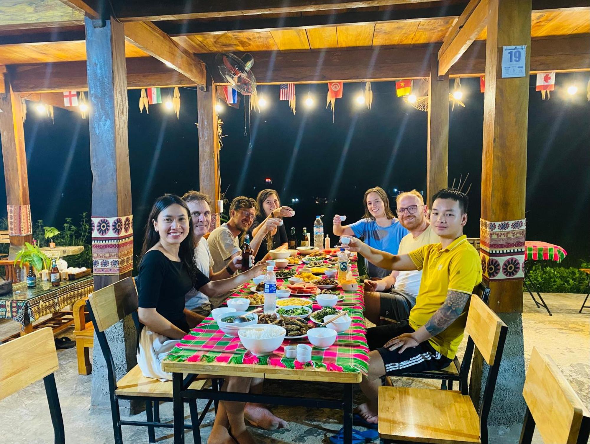 Du Gia Field View Homestay Làng Cac Eksteriør billede