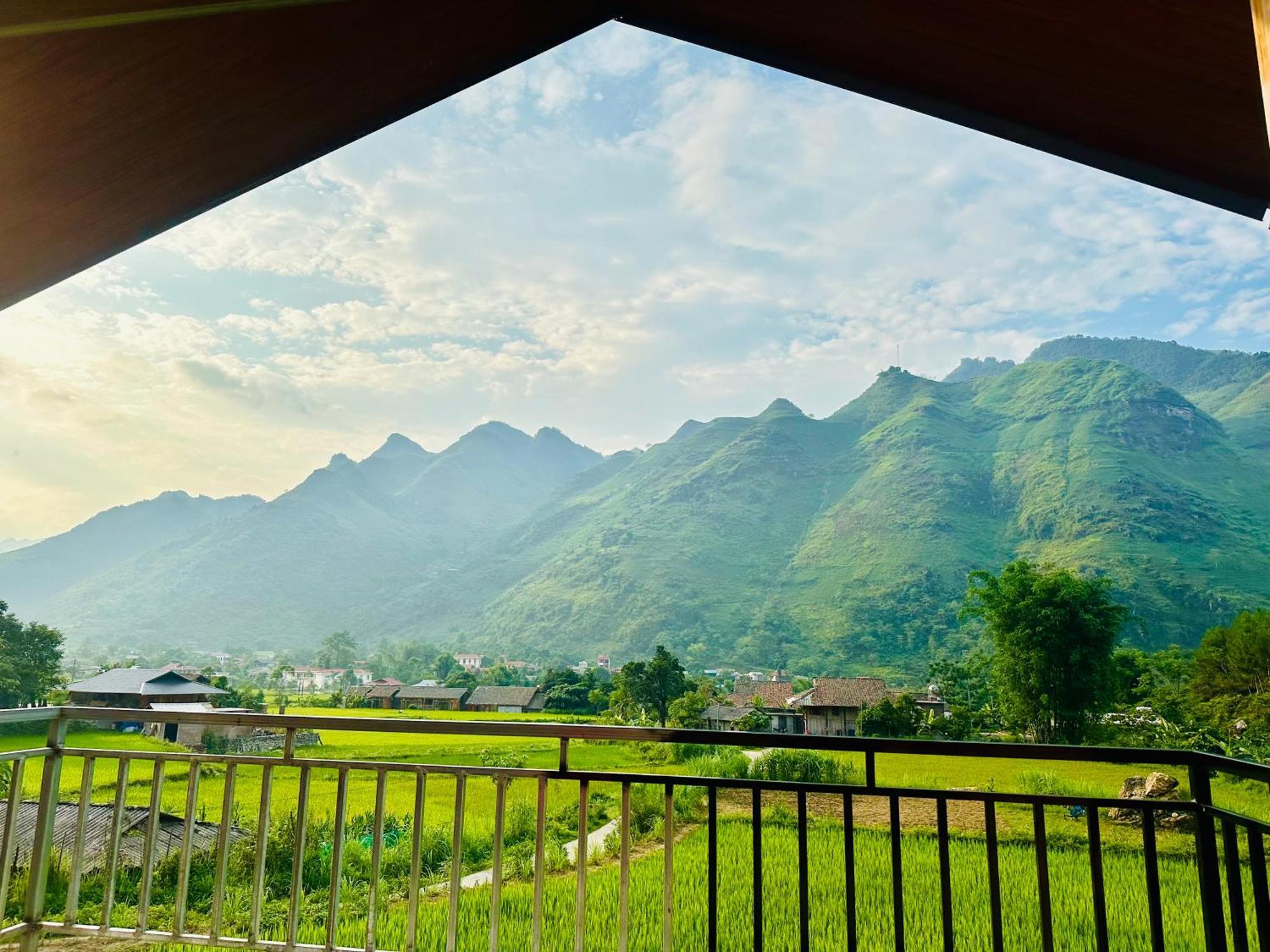 Du Gia Field View Homestay Làng Cac Eksteriør billede