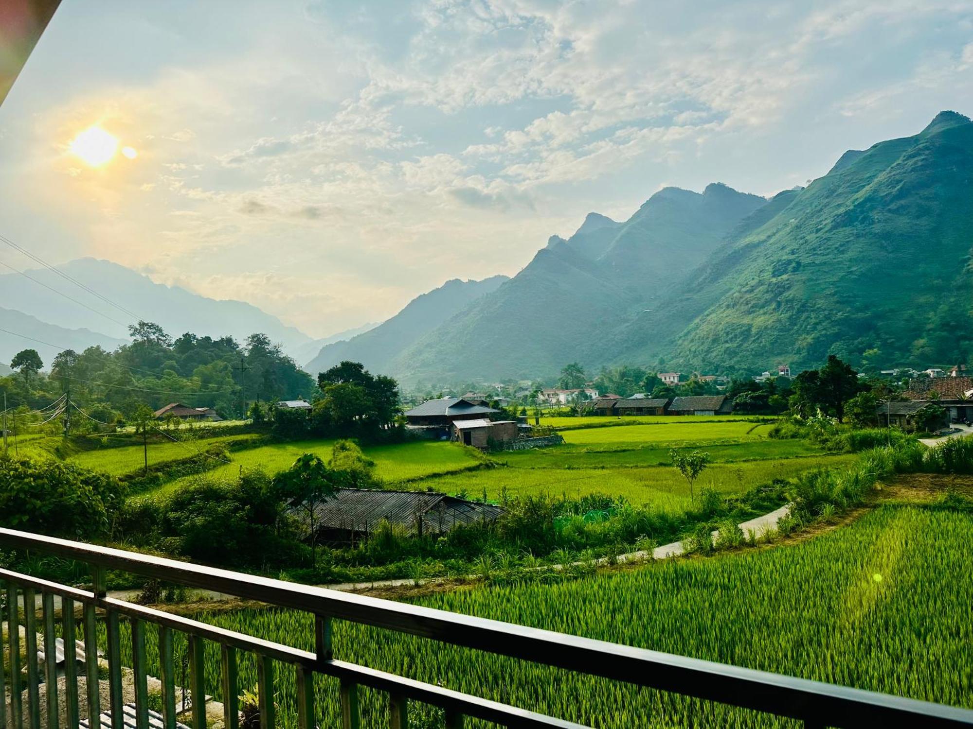 Du Gia Field View Homestay Làng Cac Eksteriør billede