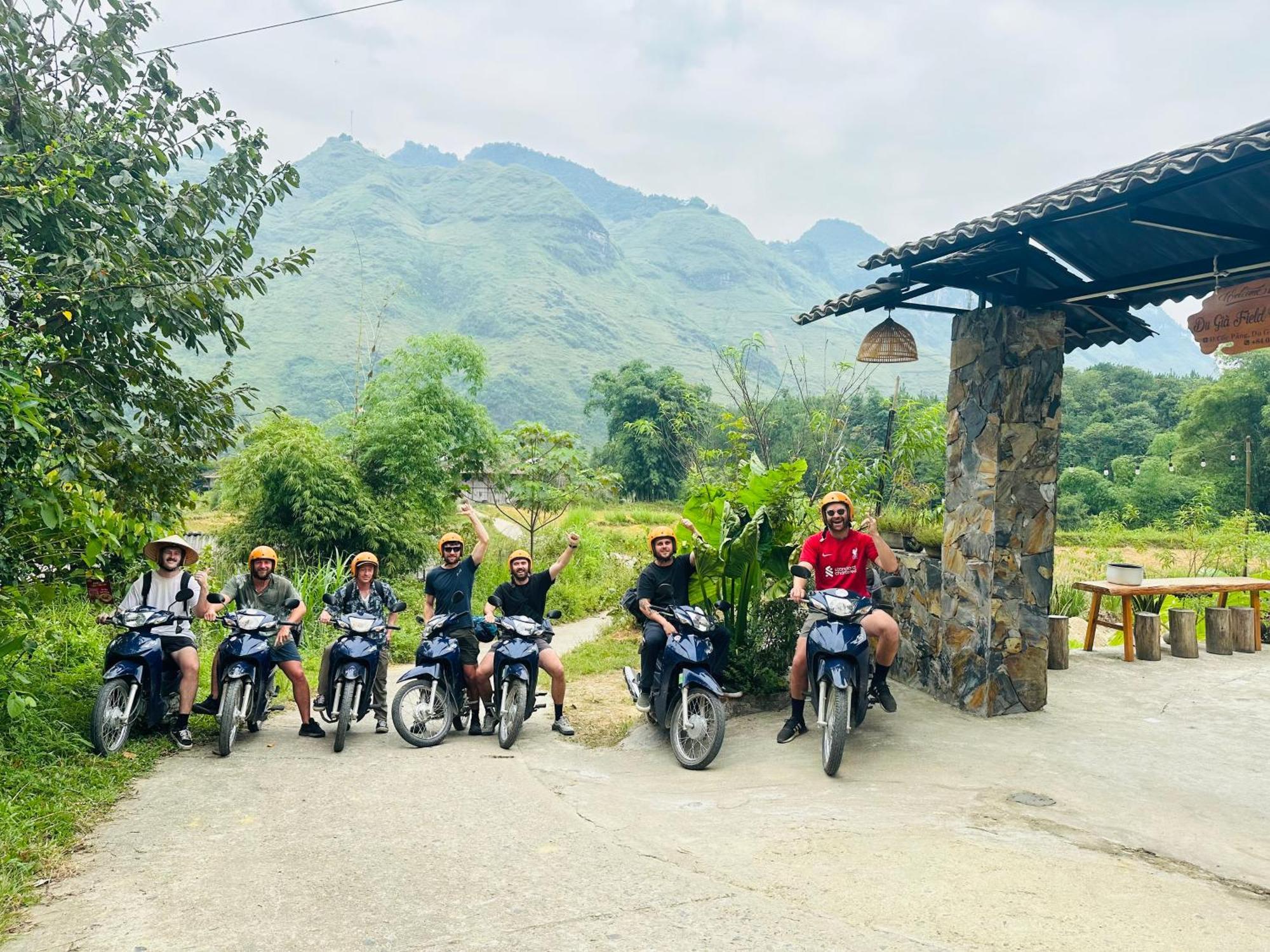 Du Gia Field View Homestay Làng Cac Eksteriør billede